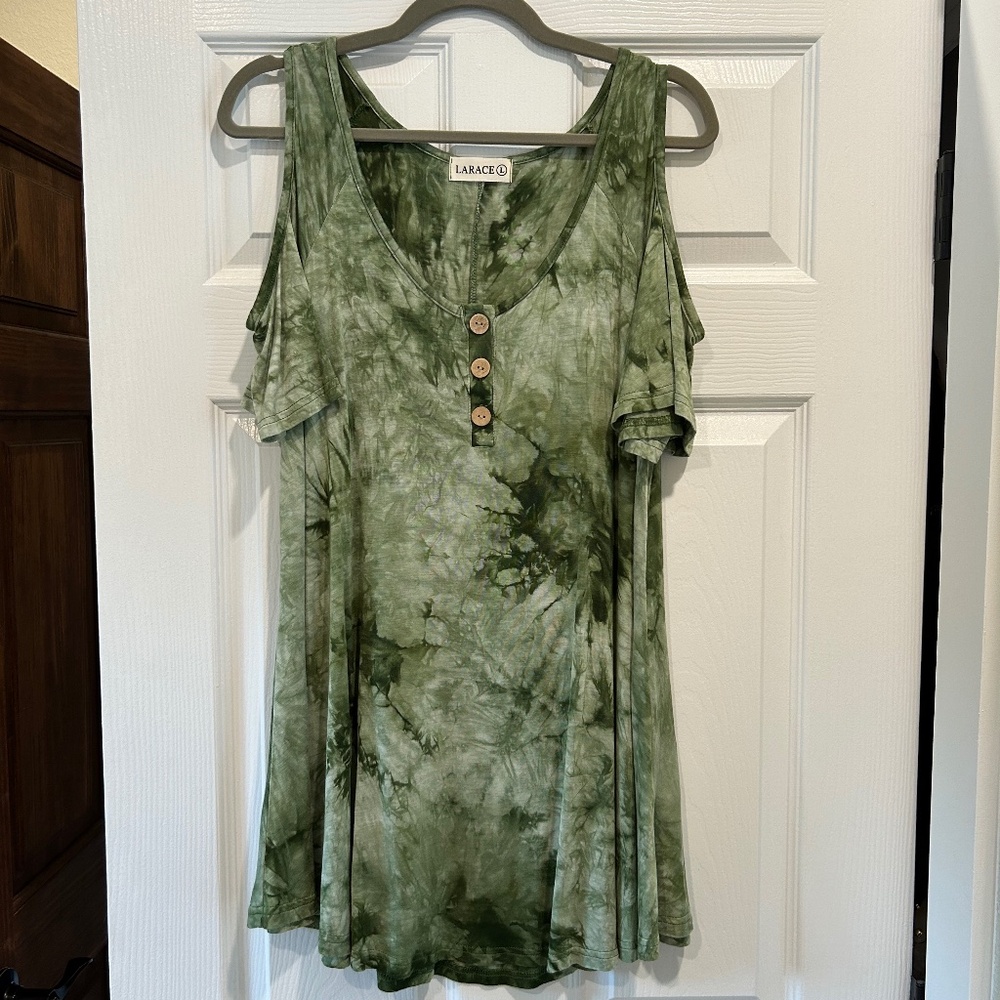 NWOT Larace Green Camo Tie Dyed Cold Shoulder Tunic L